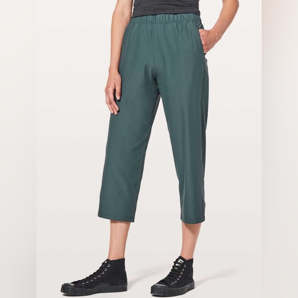 Lululemon Size 8 Next Move Crop Pull On Straight Cropped Ankle Pants- Navy - Picture 2 of 11